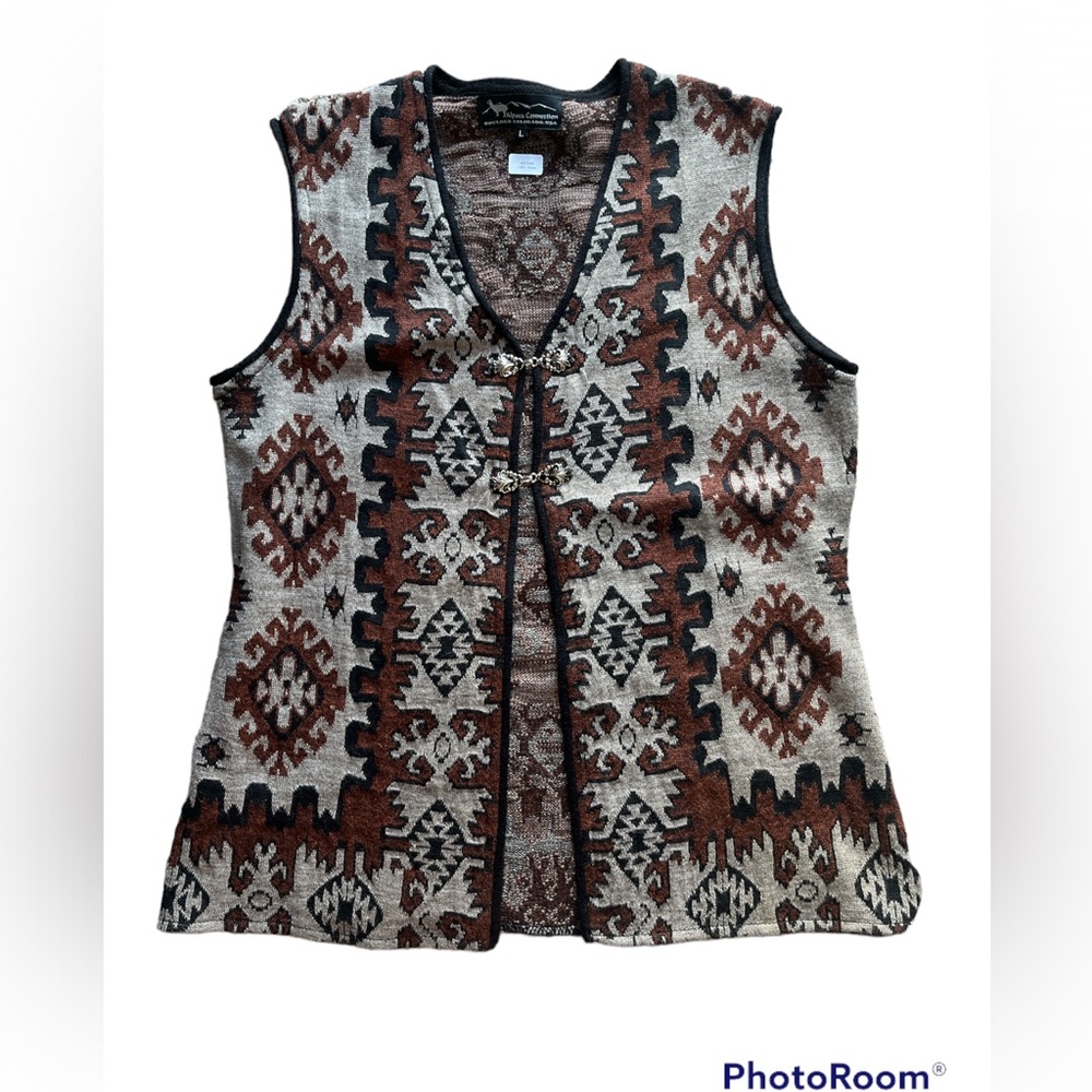NWT 100% ALPACA WOOL SWEATER VEST. FRONT CLOSURES. ALPACA CONNECTION, SZ: L